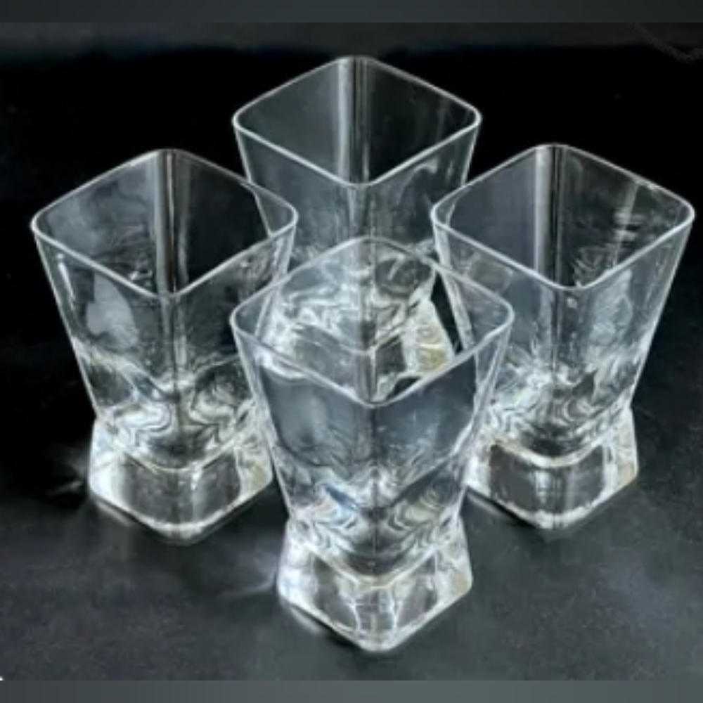 Vintage Set of 4 Square Tapered Shot Glasses Clear Heavy Base Barware Glassware‎